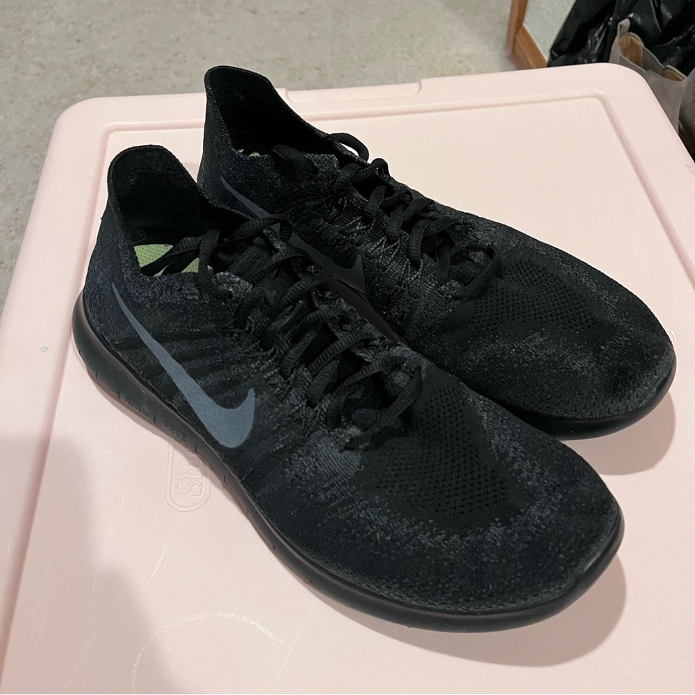 Nike FLYKNIT black US Mens 7/Womens 9